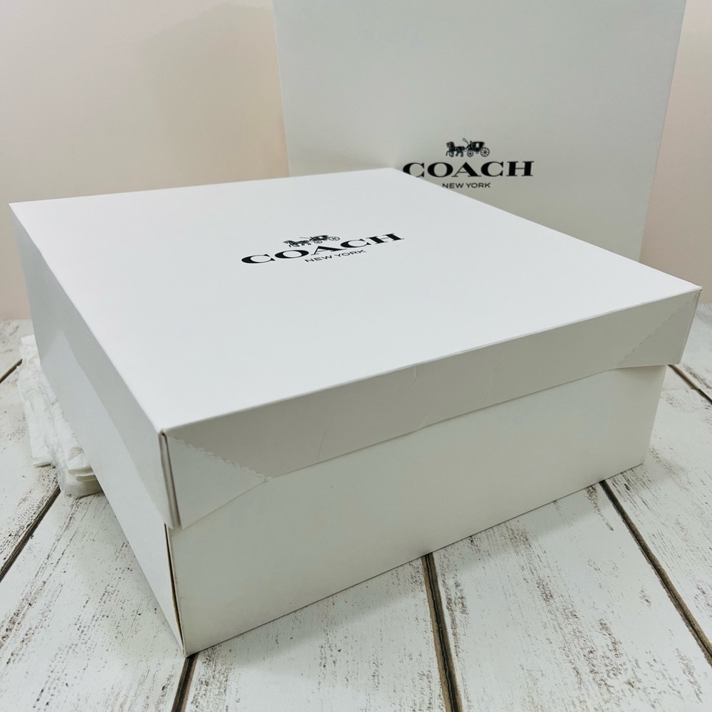 Coach White Gift Box and Tissue Paper Bundle Gift Wrap - Picture 3 of 11